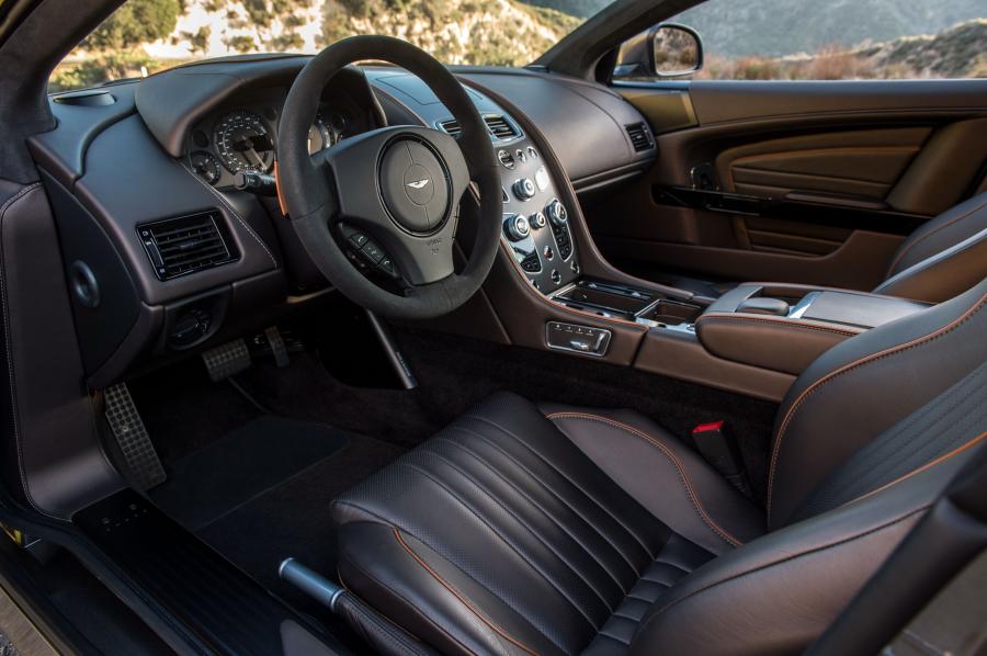 Интерьер Aston Martin DB9 GT 2016 года  (NA) (фото 8 из 18)